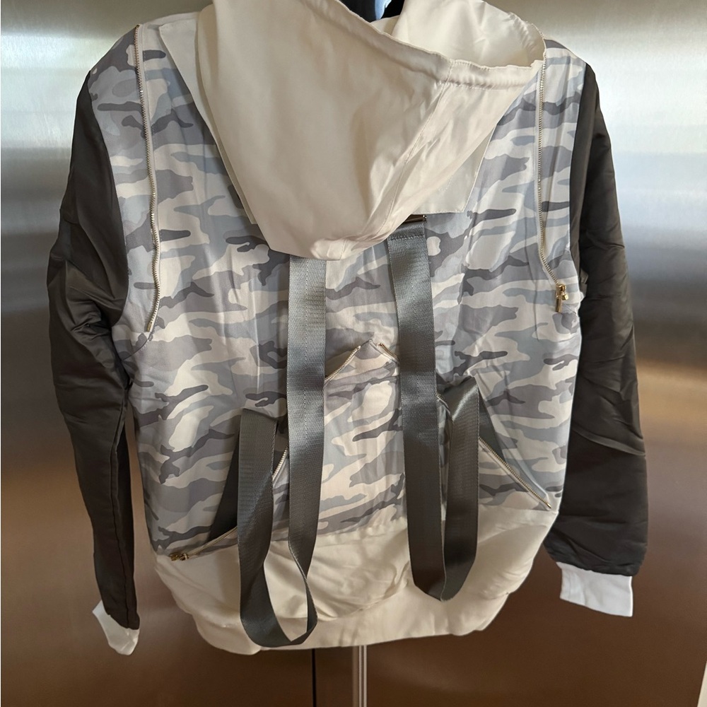 Jason Derulo’s Brand LVL XIII  Camouflage Gray/Cream Performance Jacket/Backpack - Picture 8 of 11